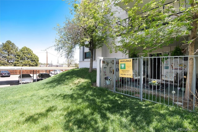 2325 S Linden Ct Unit 101, Denver, CO 80222 - view of yard
