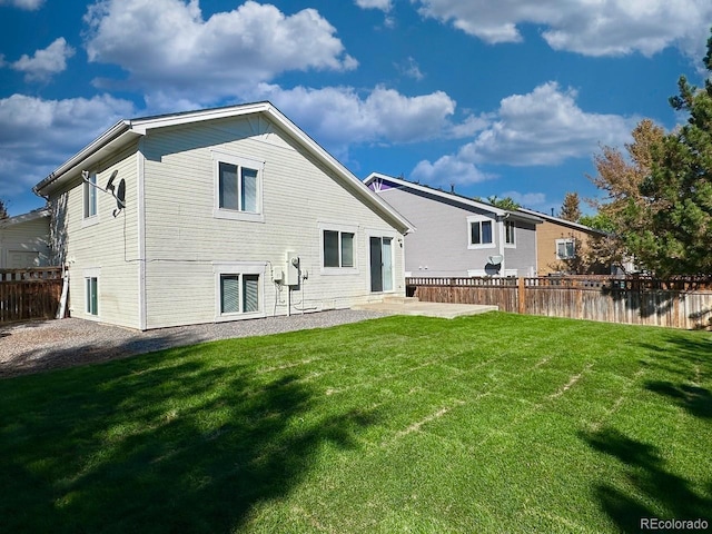 back of house featuring a lawn