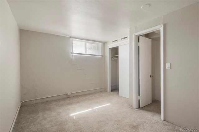 unfurnished bedroom with carpet flooring and a closet