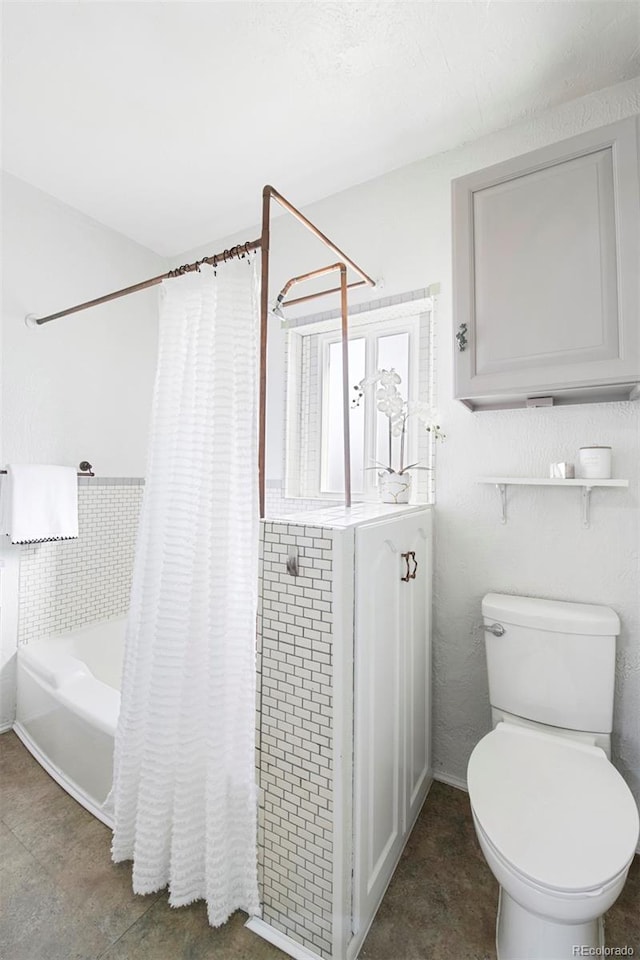 full bathroom featuring toilet and shower / bathtub combination with curtain