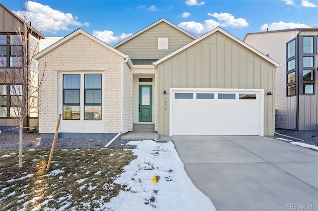 view of front of house featuring a garage