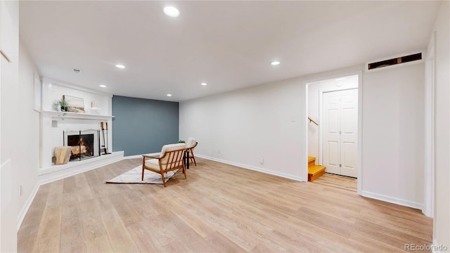 living area with light hardwood / wood-style flooring