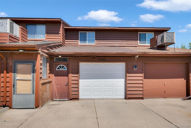 435 Dahlia St, Fort Morgan, CO 80701 - traditional home featuring driveway, an attached garage, and a shingled roof