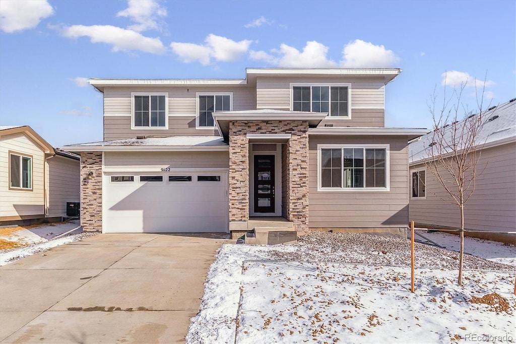 view of front property featuring a garage