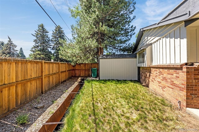 12475 W 38th Ave, Wheat Ridge, CO 80033 - fenced backyard featuring an outdoor structure