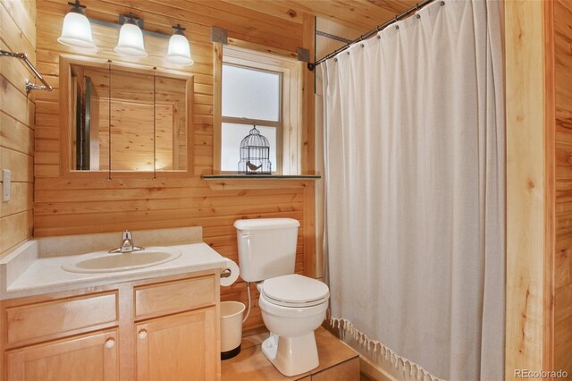526 Wakanda Trl, Woodland Park, CO 80863 - full bath with toilet, vanity, and a shower with curtain