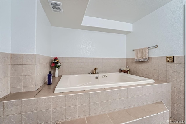 2417 S Racine Way, Aurora, CO 80014 - full bath featuring a bath