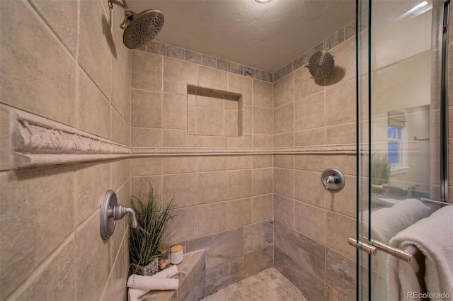 bathroom featuring a tile shower