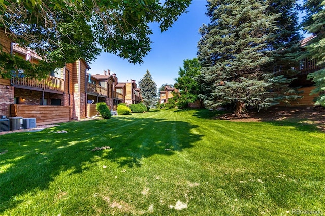 2267 S Buckley Rd Unit 202, Aurora, CO 80013 - view of green lawn with a residential view