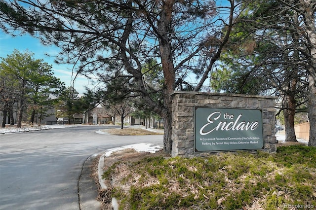 view of community / neighborhood sign