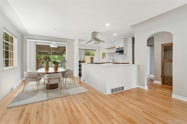 1579 Fairfax St, Denver, CO 80220 - dining room with arched walkways, light wood finished floors, and recessed lighting