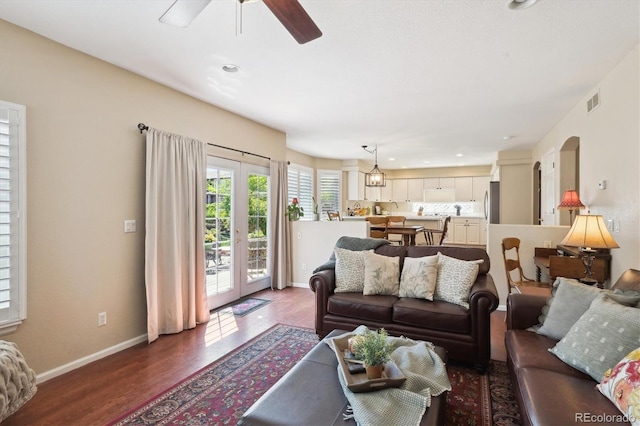 living room featuring visible vents, wood finished floors, baseboards, recessed lighting, and a ceiling fan