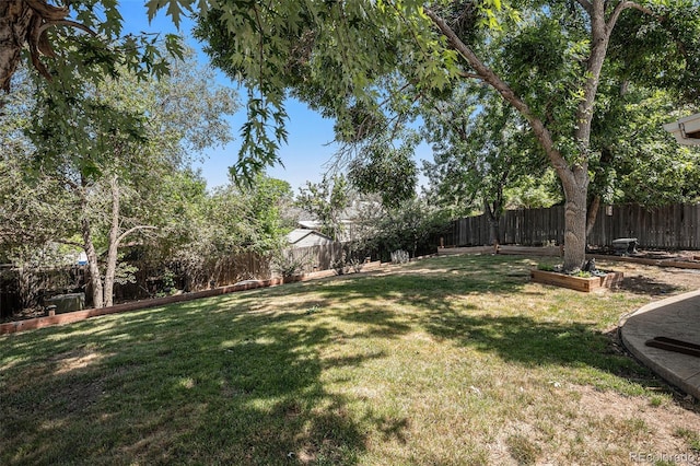 view of yard featuring a fenced backyard