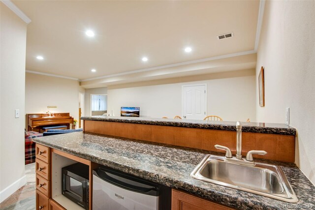 15501 E 112th Ave Unit 33D, Commerce City, CO 80022 - kitchen with visible vents, a sink, and crown molding