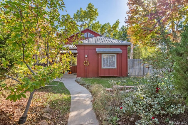 view of outbuilding