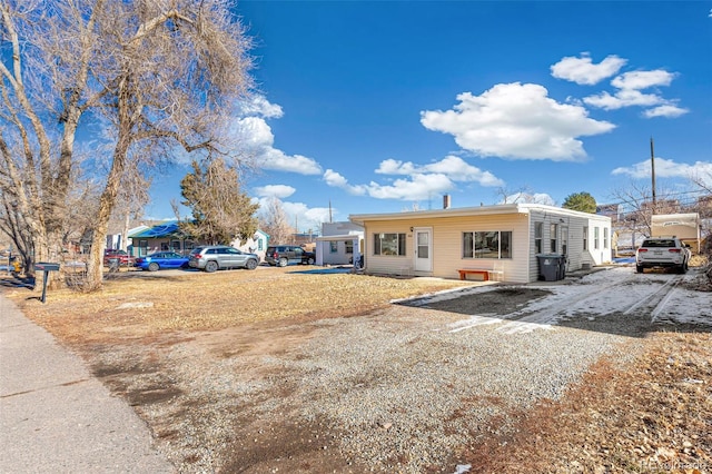 view of front of property featuring driveway