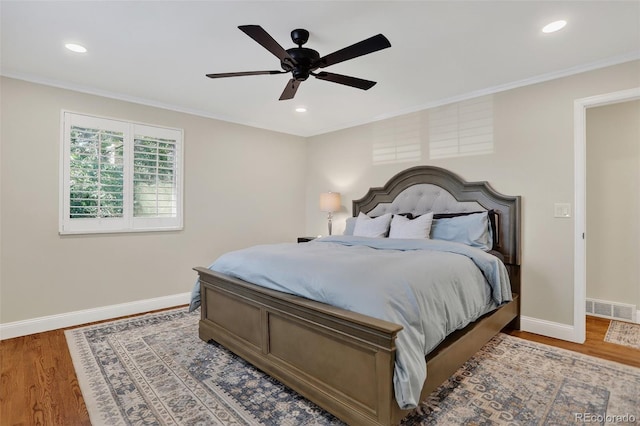 9356 W Geddes Pl, Littleton, CO 80128 - bedroom featuring wood finished floors, ornamental molding, recessed lighting, and ceiling fan