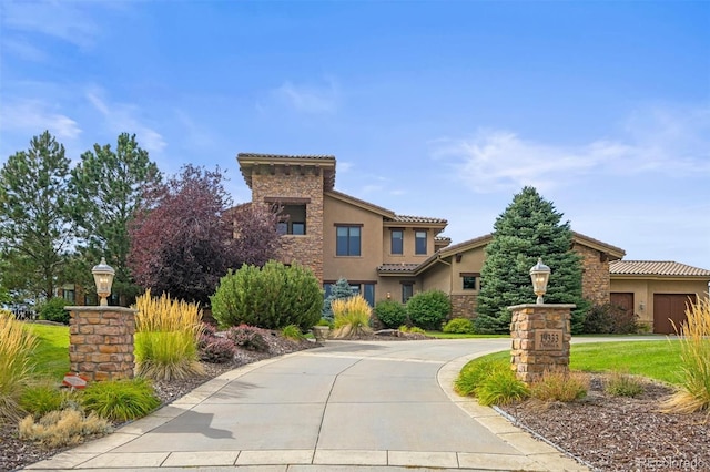 view of mediterranean / spanish-style home