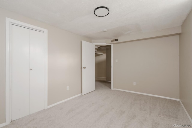 916 Florence St, Aurora, CO 80010 - unfurnished bedroom featuring carpet flooring and a closet
