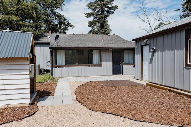 916 Florence St, Aurora, CO 80010 - entrance to property featuring board and batten siding