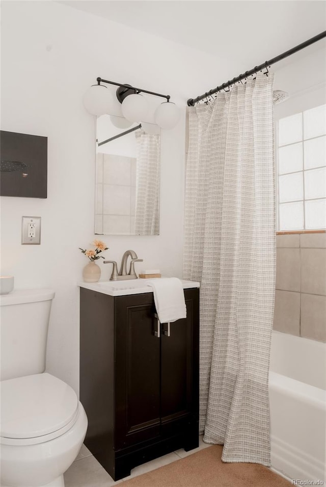 916 Florence St, Aurora, CO 80010 - full bath with vanity and shower / bath combo with shower curtain