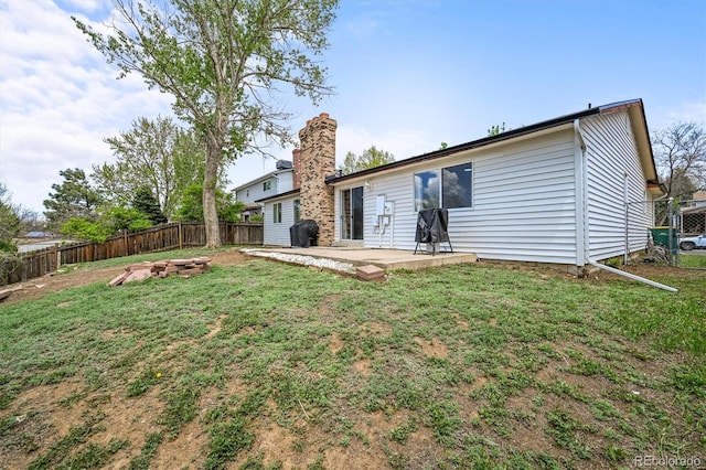 3881 S Bahama St, Aurora, CO 80013 - back of property with a patio area and a fire pit