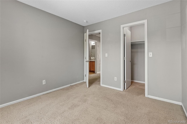 15125 E Bayaud Pl, Aurora, CO 80012 - unfurnished bedroom featuring carpet floors, a spacious closet, and a textured ceiling