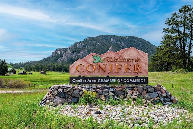 community sign featuring a mountain view