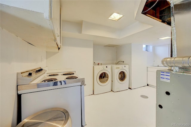 4130 S Elati St, Englewood, CO 80110 - laundry area with washer / clothes dryer