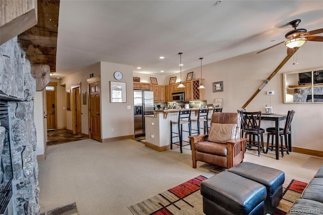 carpeted living room featuring ceiling fan