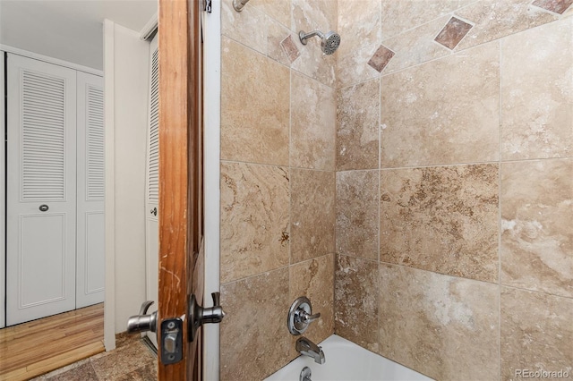 room details featuring tiled shower / bath