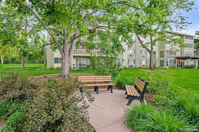 view of home's community featuring a yard
