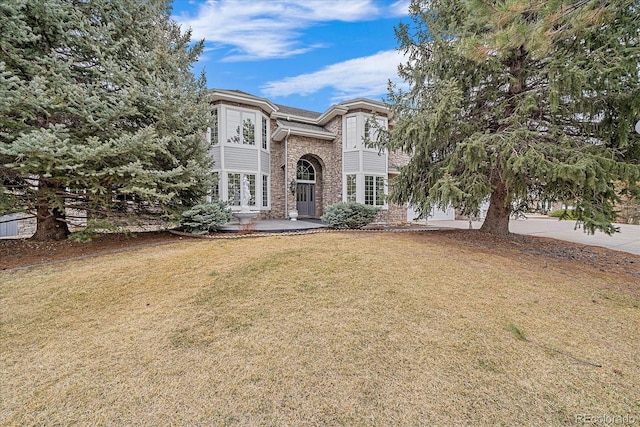 view of front of property with a front yard