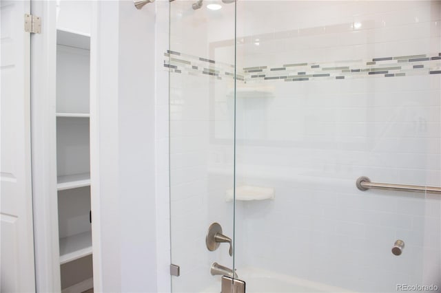 bathroom with tiled shower / bath