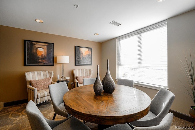 dining space featuring recessed lighting, visible vents, and baseboards