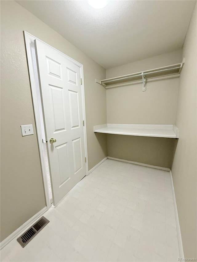 23760 Broadmoor Dr, Parker, CO 80138 - walk in closet featuring light flooring