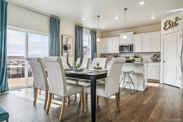 dining area with dark wood-style flooring and recessed lighting