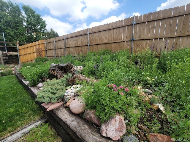 2115 Rangeview Dr, Pueblo, CO 81008 - view of yard
