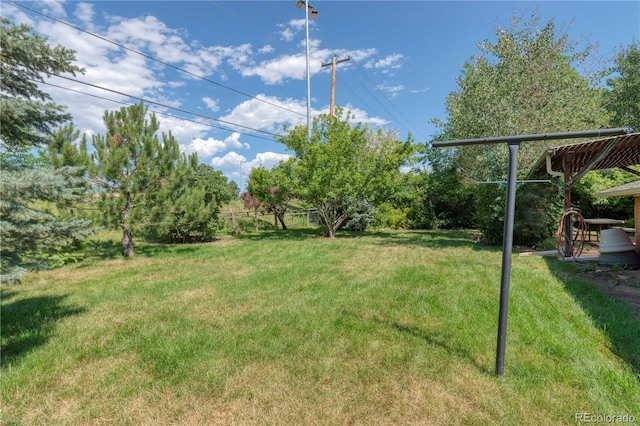 815 Hoyt St, Lakewood, CO 80215 - view of green lawn