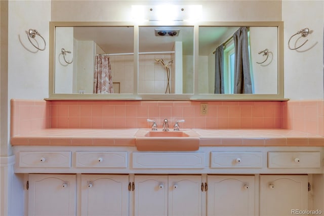 815 Hoyt St, Lakewood, CO 80215 - full bathroom featuring vanity, backsplash, and a shower with curtain
