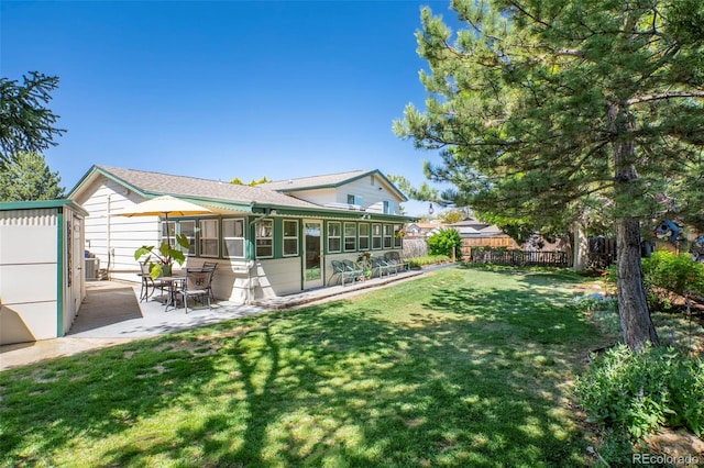view of yard featuring a patio area