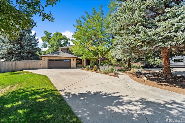 view of front of house featuring a front lawn and a garage