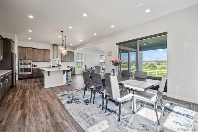 dining space with recessed lighting, dark wood-style flooring, baseboards, and visible vents