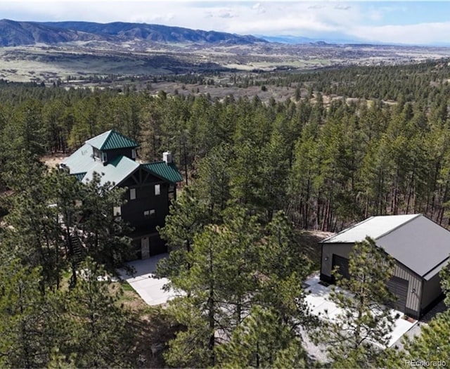 bird's eye view featuring a wooded view and a mountain view