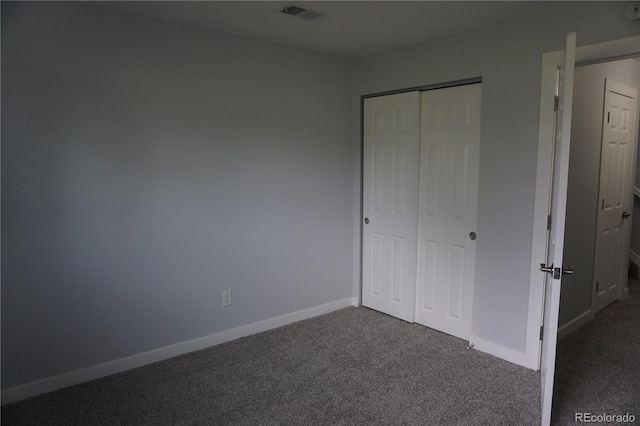 unfurnished bedroom with carpet flooring, a closet, and baseboards