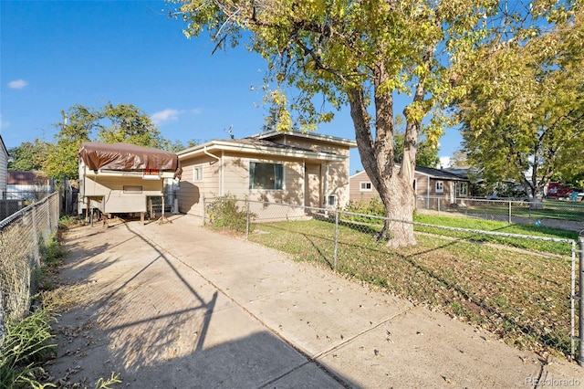 view of front of house featuring a front yard