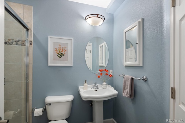 1996 Clipper Dr, Lafayette, CO 80026 - bathroom featuring tiled shower and toilet