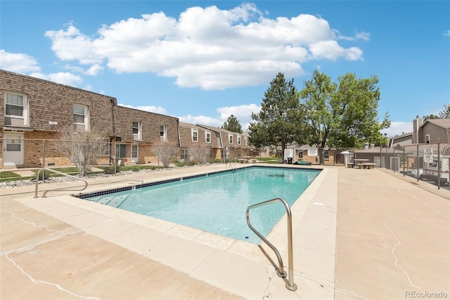 view of swimming pool