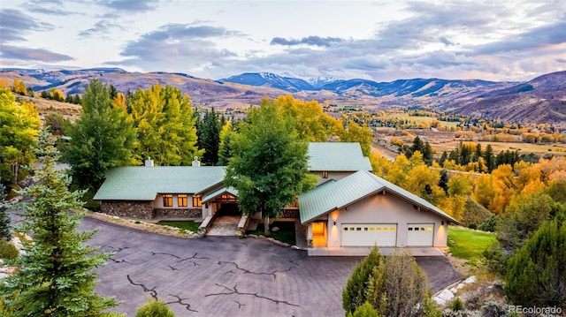 bird's eye view featuring a mountain view