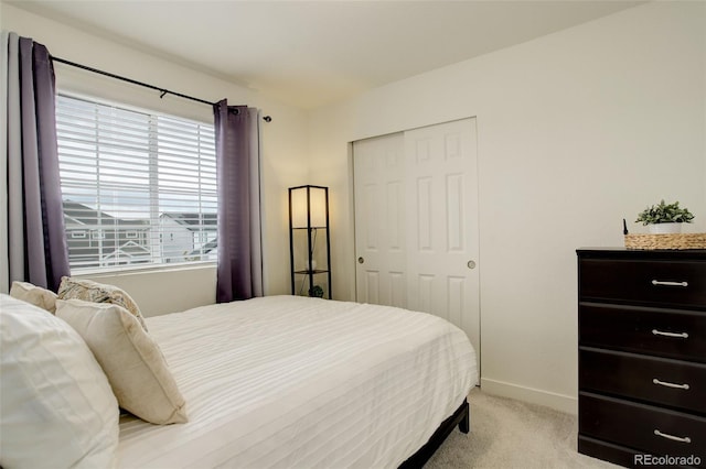 4444 N Picadilly Ct, Aurora, CO 80019 - bedroom featuring light colored carpet, baseboards, and a closet